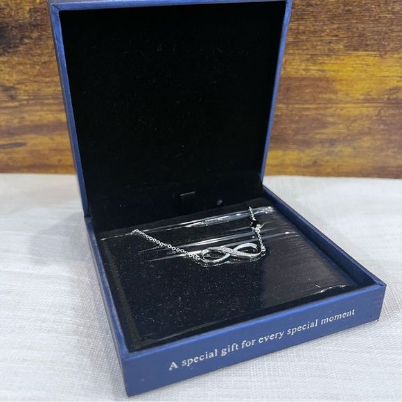 INFINITY HEART BRACELET - Picture 3 of 5